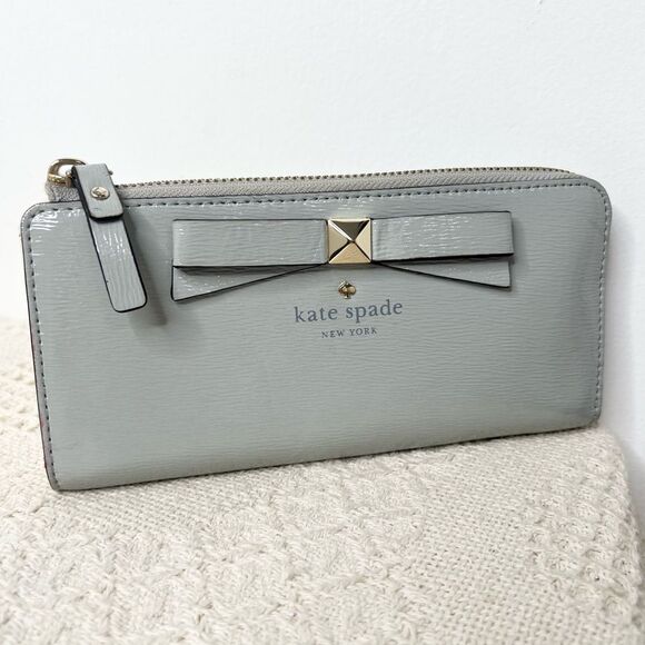 Kate Spade Nisha Beacon Court Leather Wallet Light Smoke WLRU2984 - Picture 1 of 13